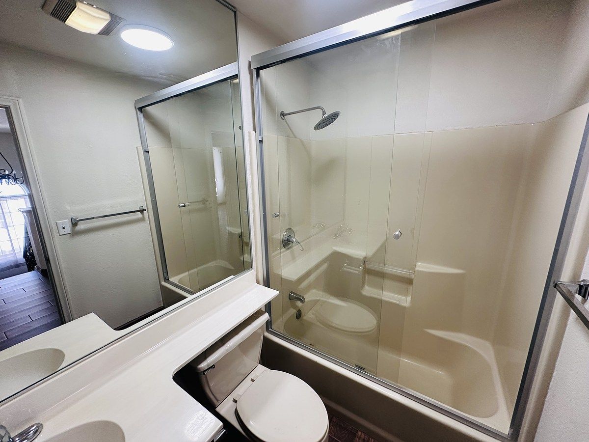 27 de 49: Baño secundario