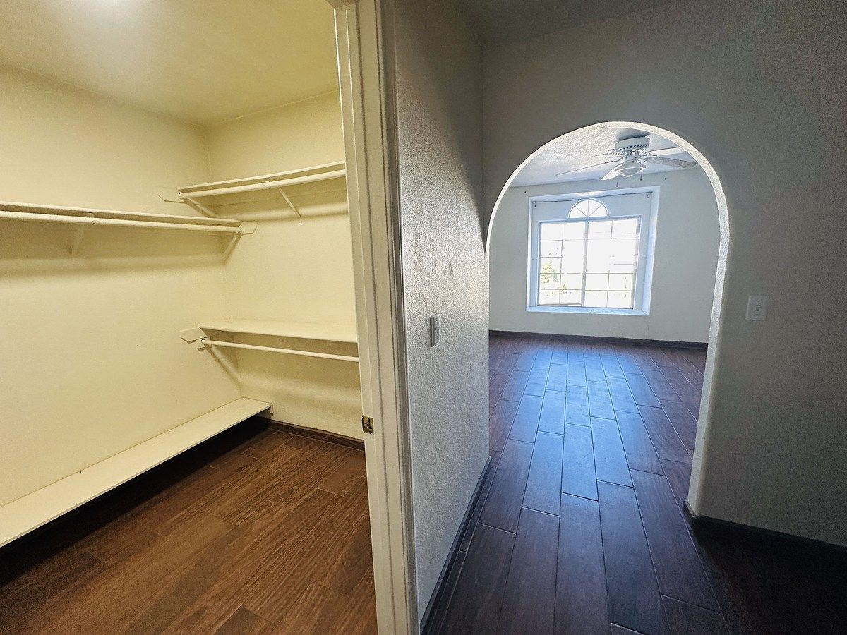 31 de 49: arco de cuarto principal