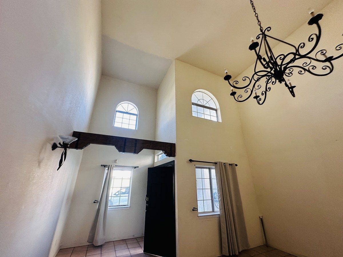 10 de 49: Ventanas Lobby