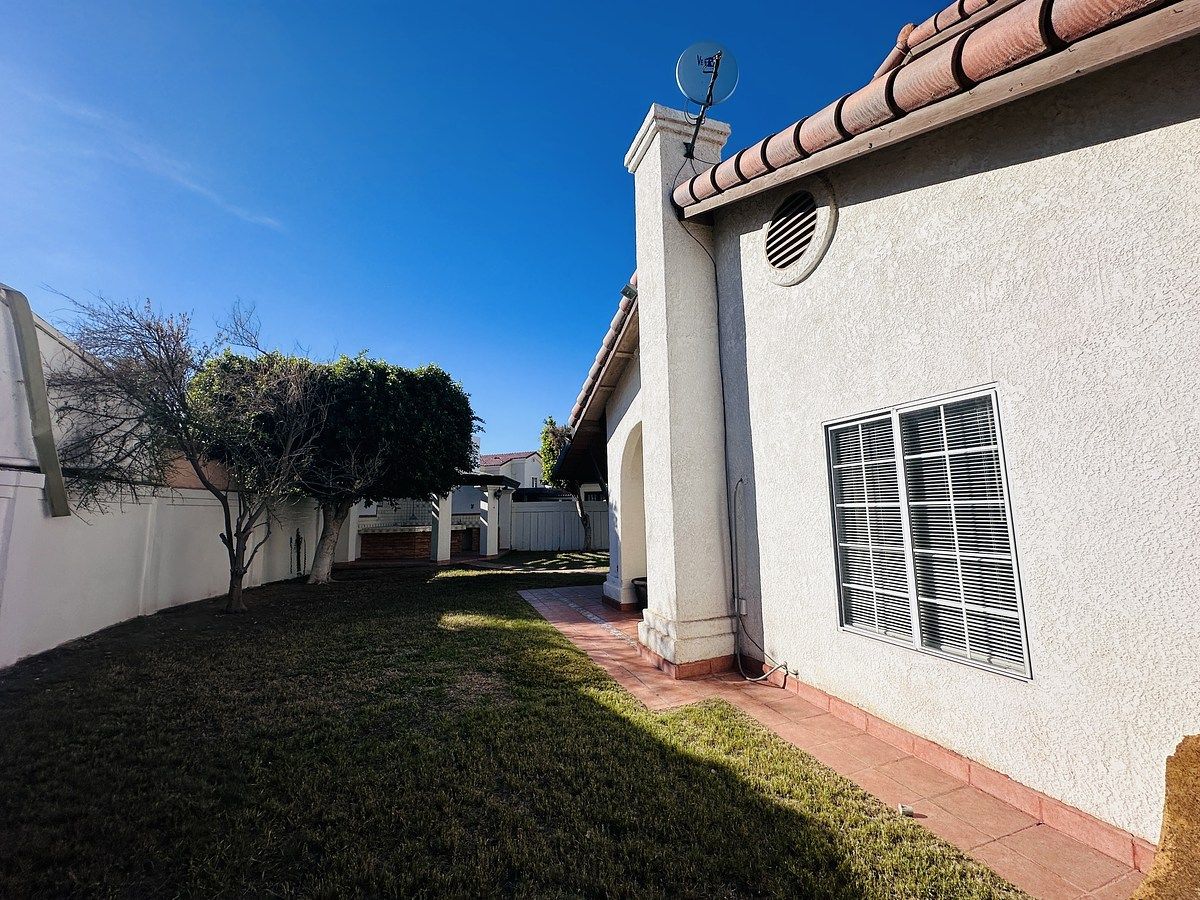 38 de 49: Patio trasero 3