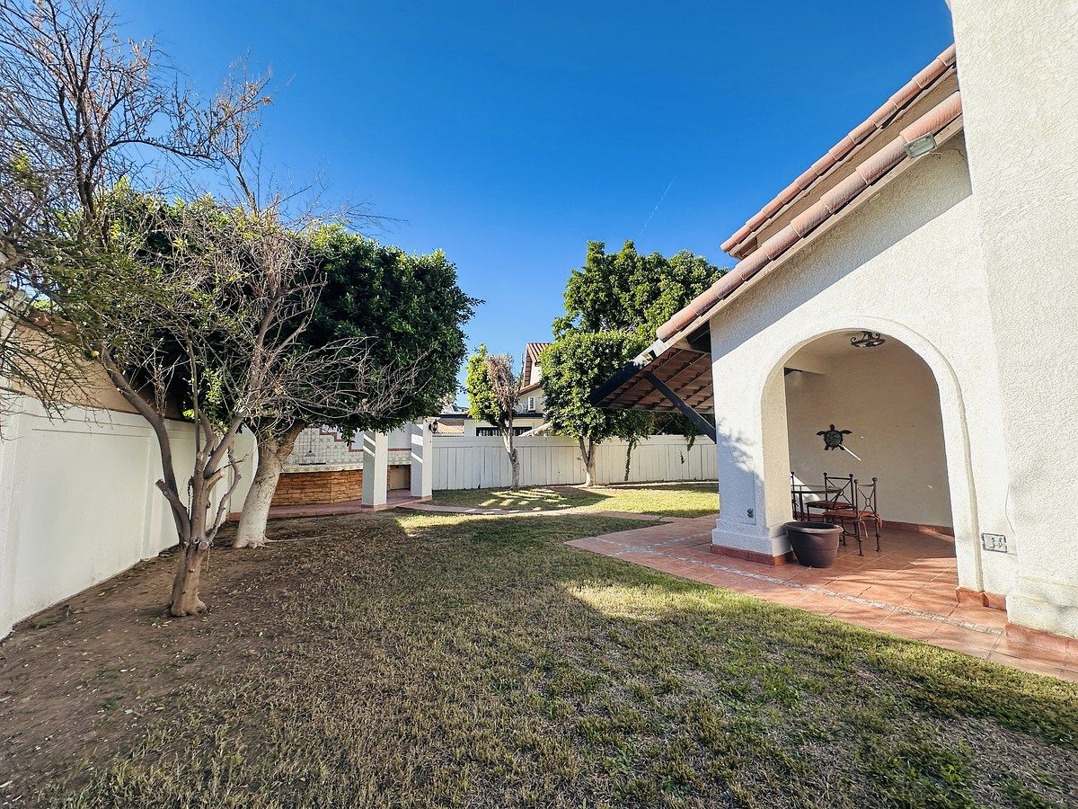 39 de 49: Patio trasero 4