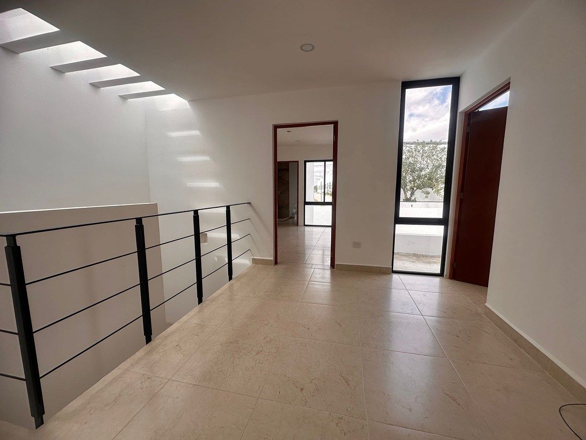 7 de 19: Pasillo planta alta