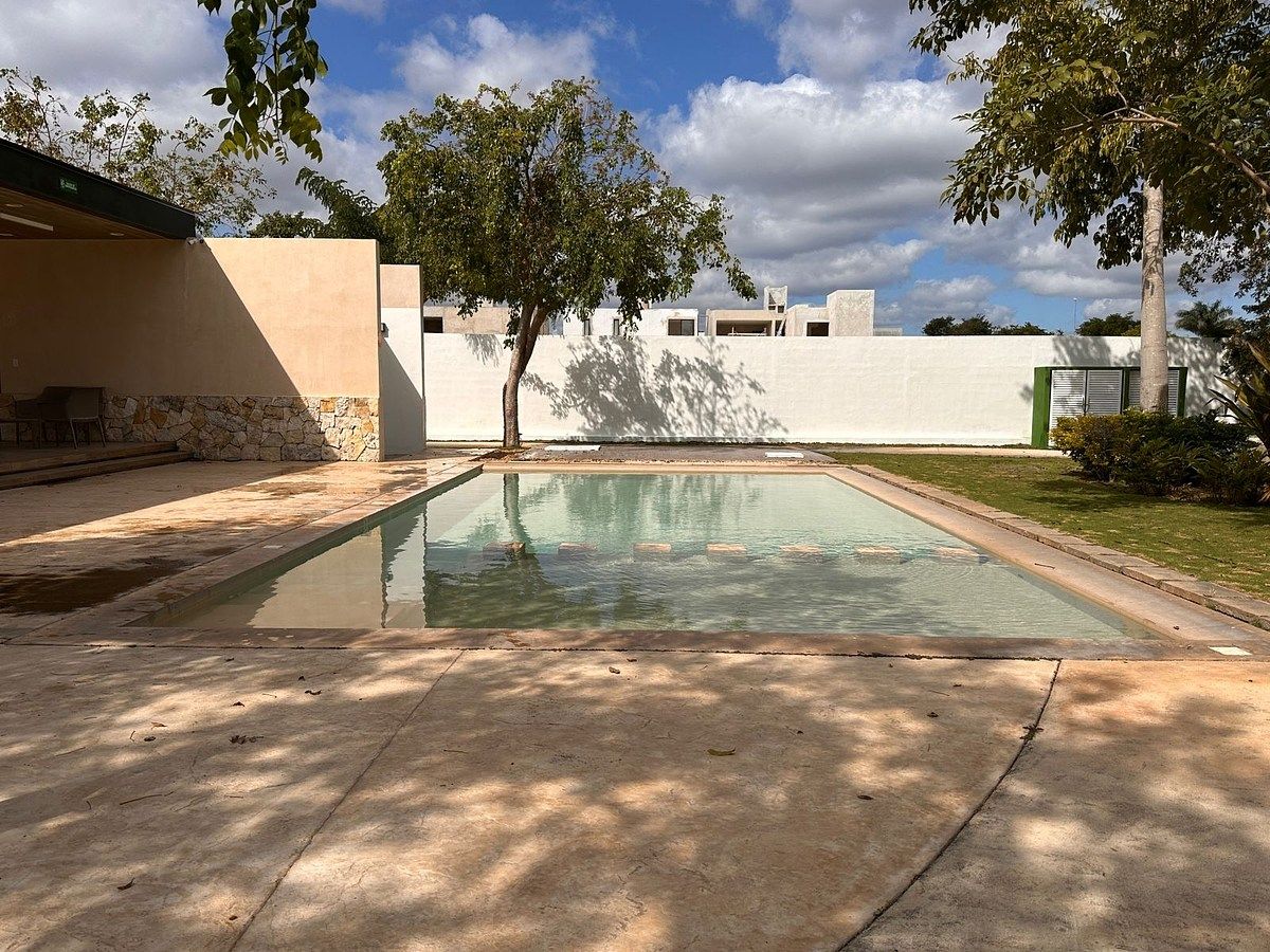 11 de 19: Area Social con Alberca