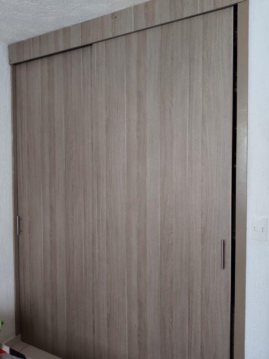 4 of 7: Closet  en planta baja.