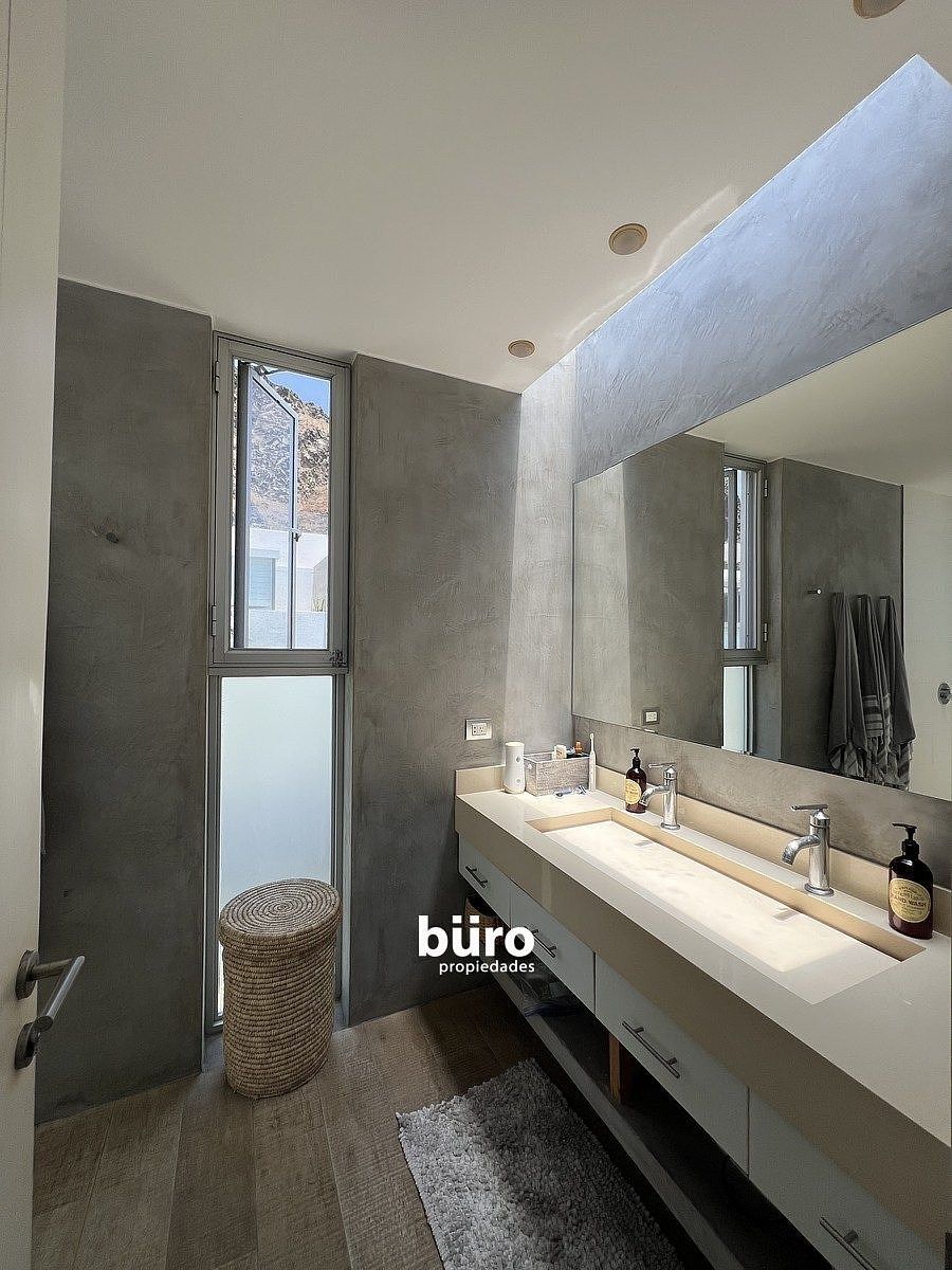 17 de 23: Baño del dormitorio principal