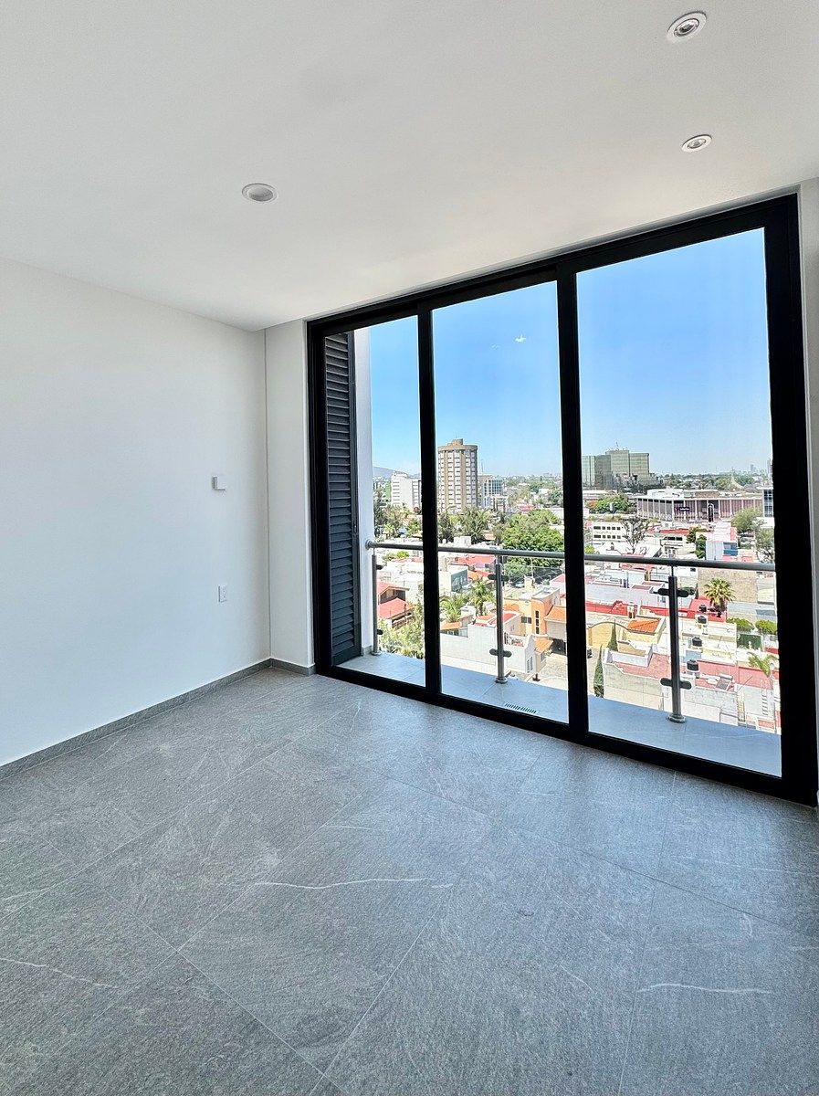 ESTRENA DEPA A 2 MINS DE PLAZA DEL SOL CON ALBERCA, GYM Y ASADORES EN ROOFTOP - foto 3