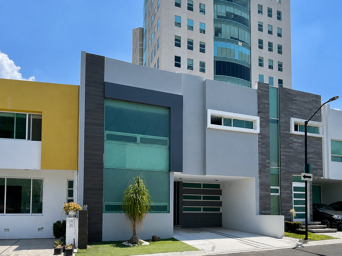 Casa en venta en Claustro en Centro Sur, foto 1 de 45