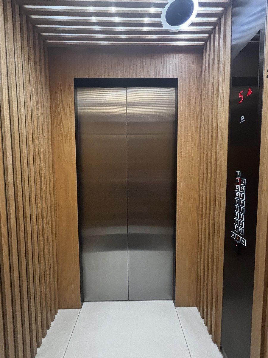 8 of 32: elevador de acceso directo