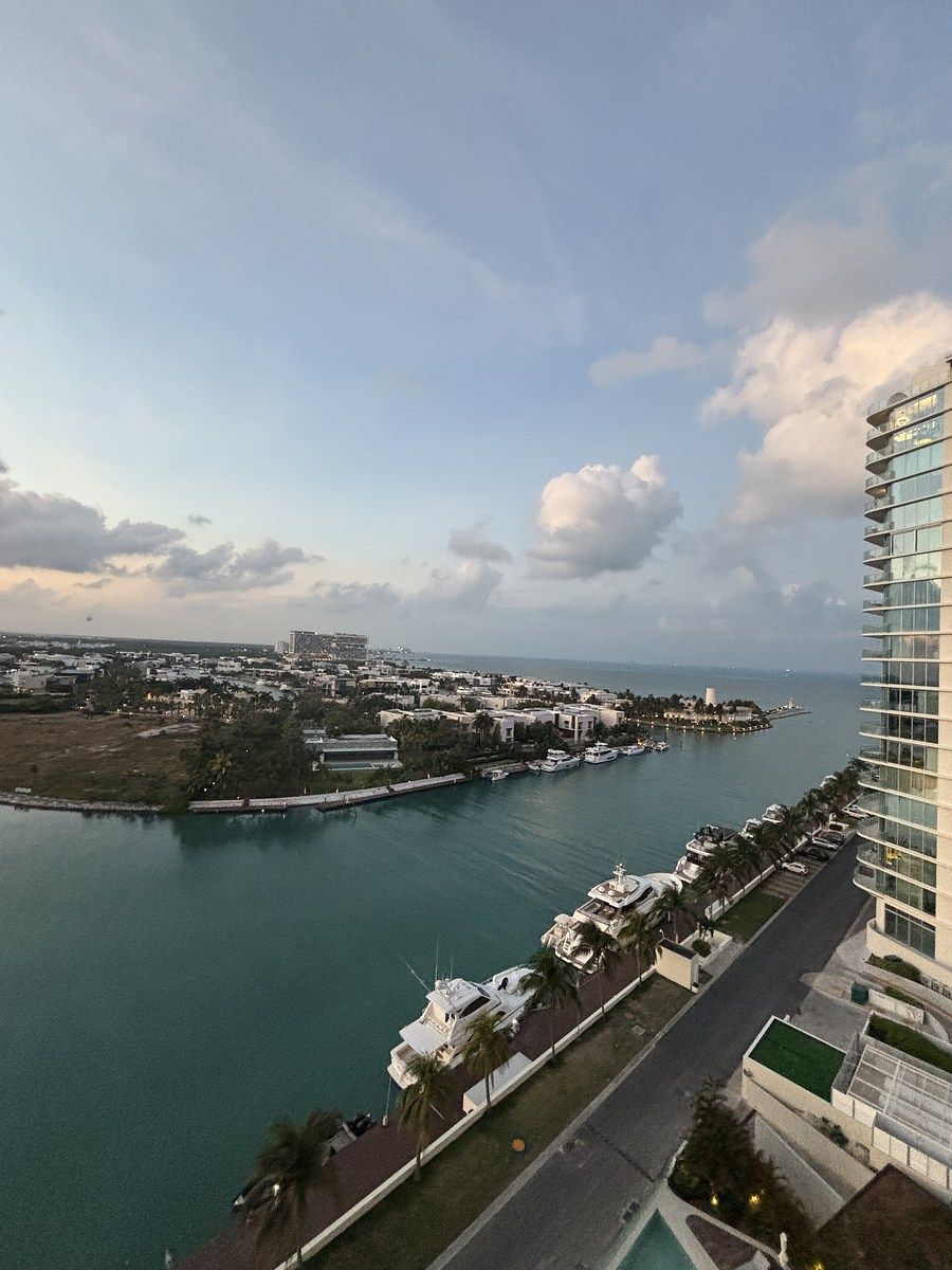 13 of 32: vista del balcon