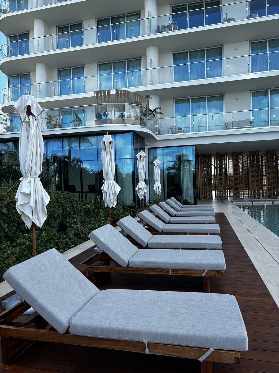 24 of 32: area de alberca