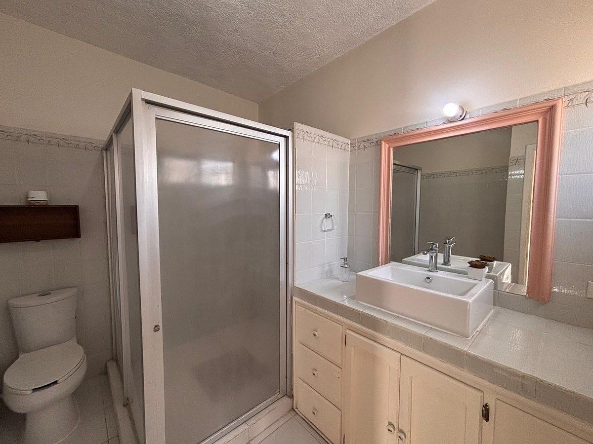 10 de 18: BAÑO DE RECAMARA PRINCIPAL