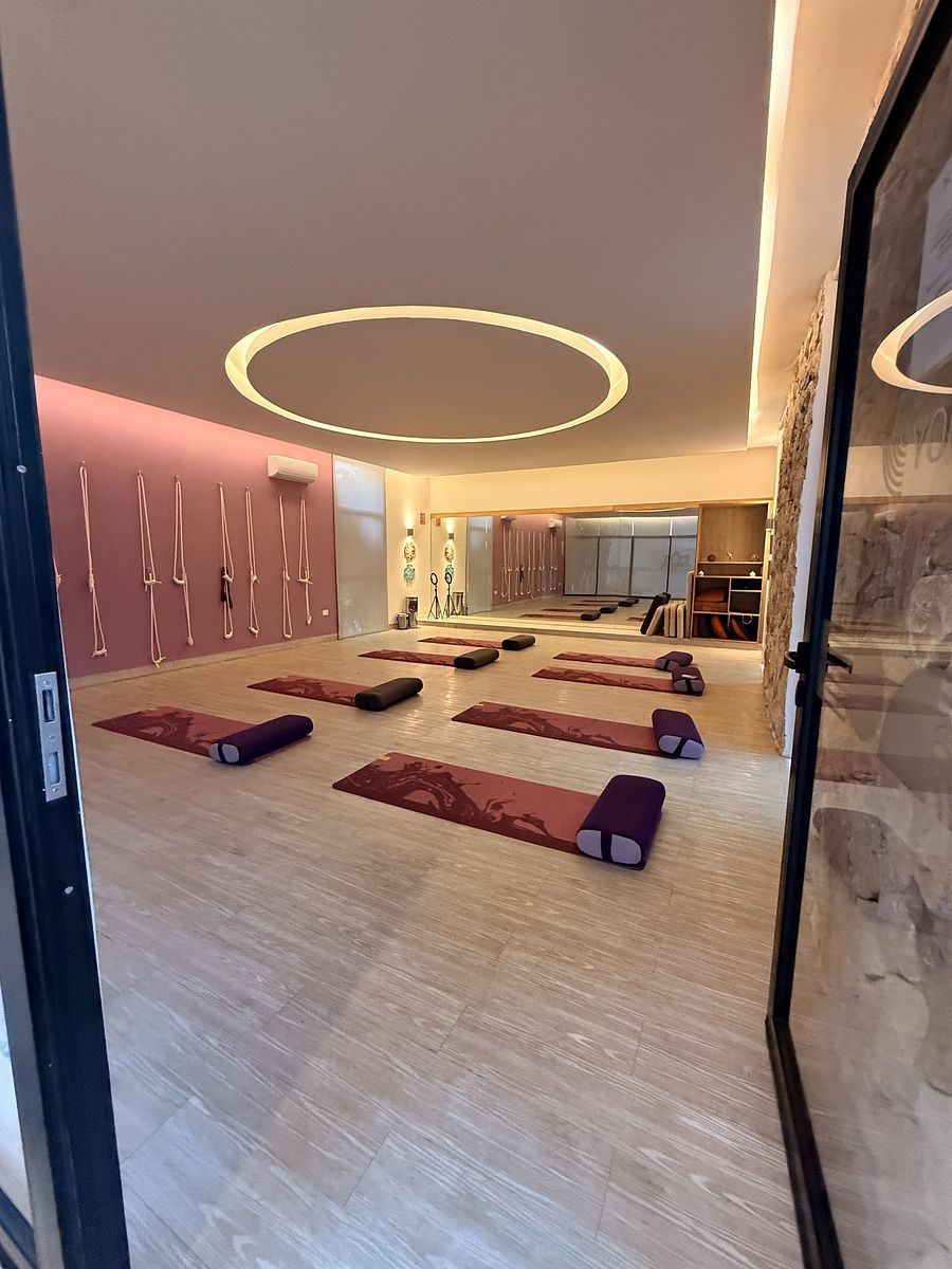 19 of 23: Salón de Yoga