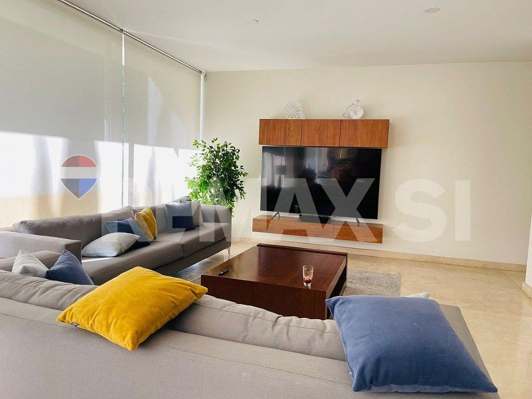 13 de 34: FAMILY ROOM