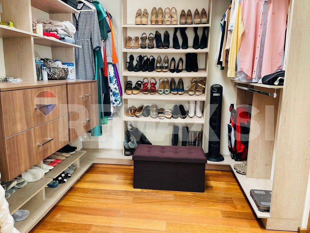 26 de 34: VESTIDOR SECUNDARIO