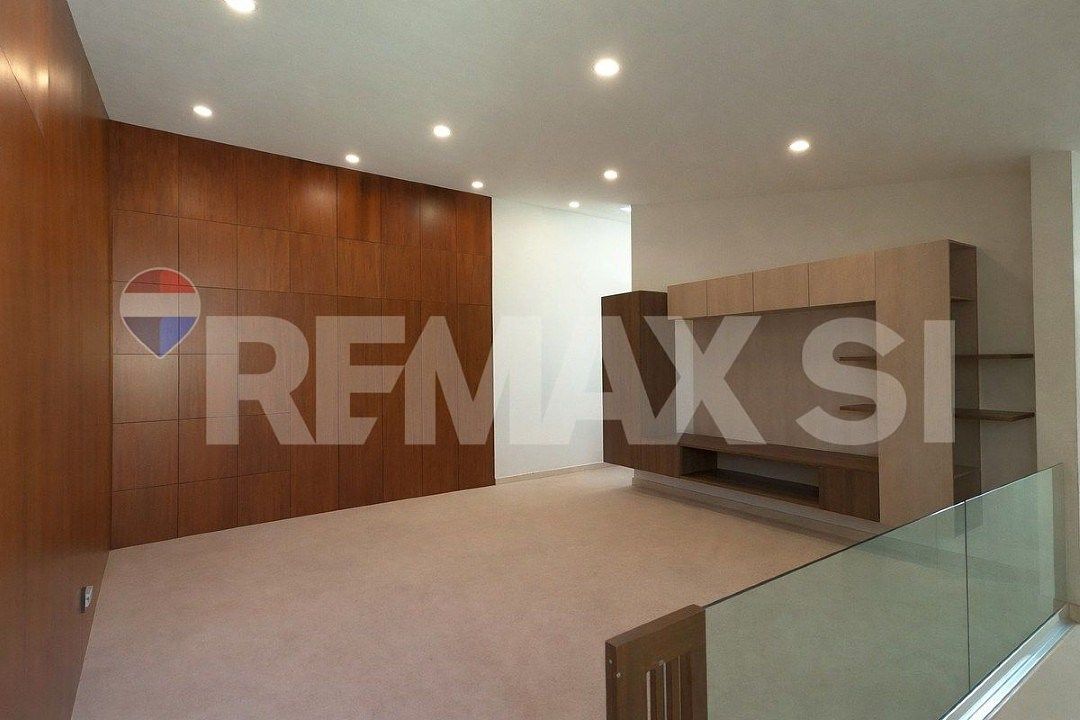 27 de 34: SALA DE TV PLANTA ALTA