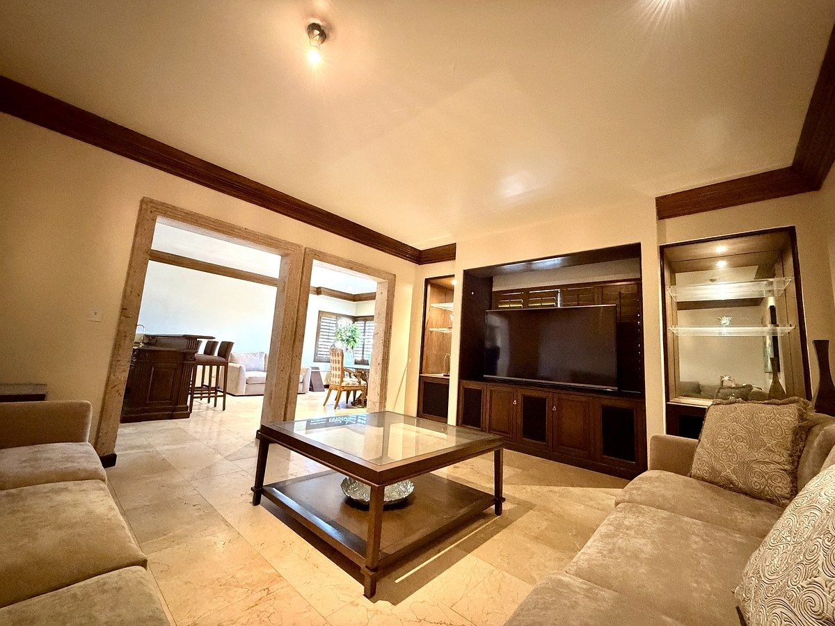 9 de 18: Family y bar