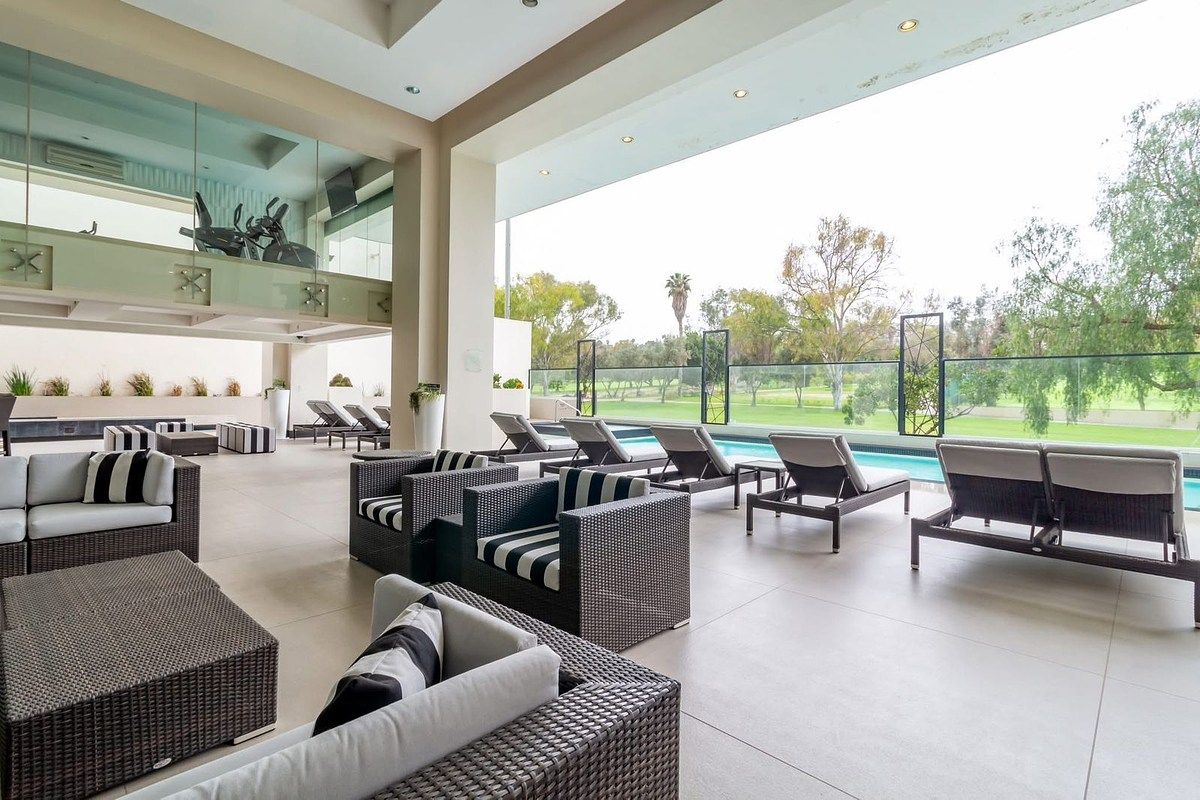 19 de 22: TERRAZA EN ALBERCA