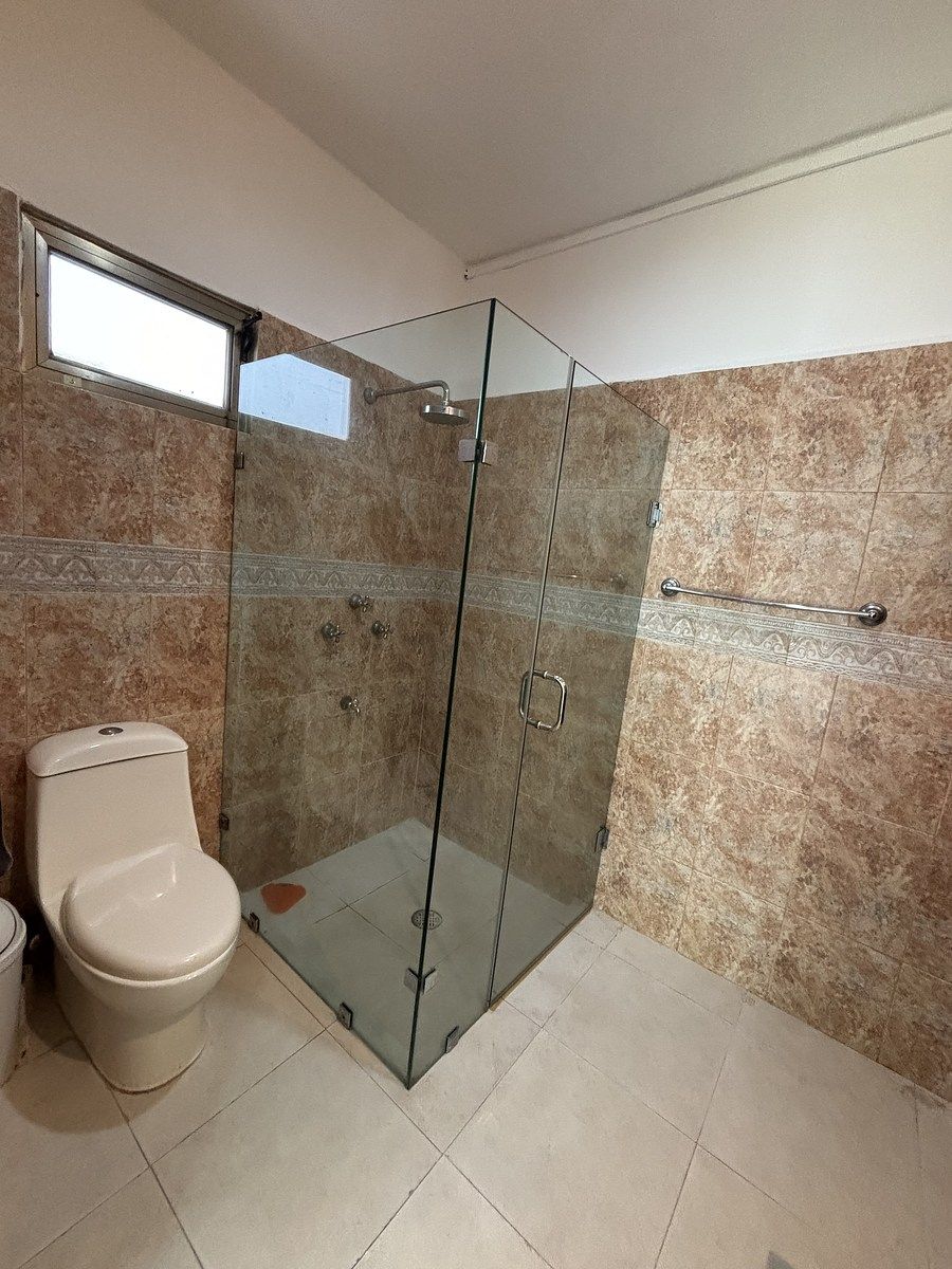 Casa en venta a una cuadra del cumbres - foto 2