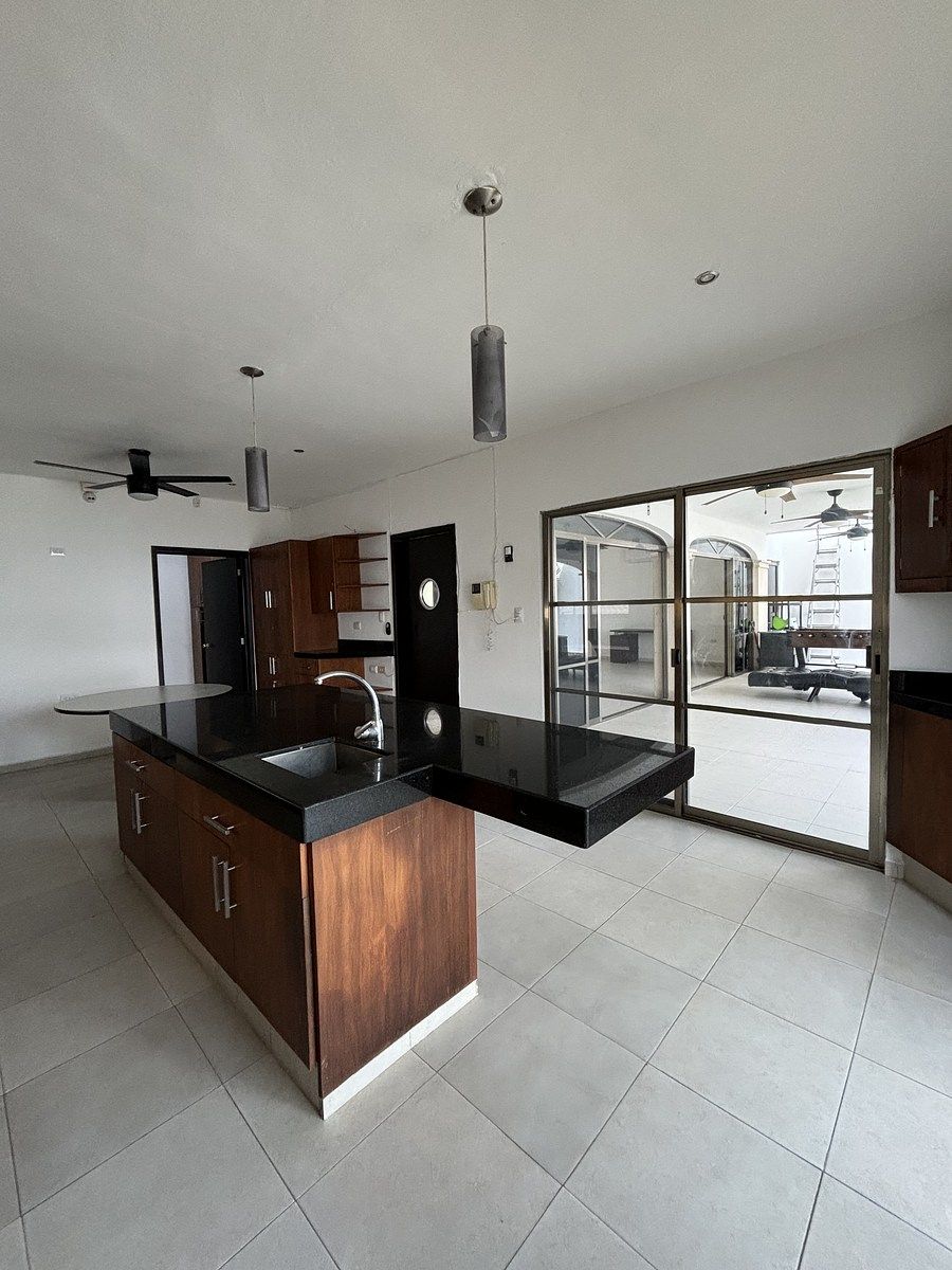 Casa en venta a una cuadra del cumbres - foto 5