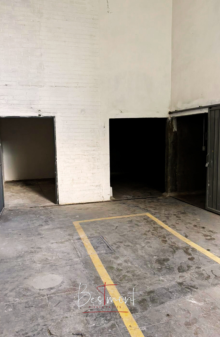 6 de 23: Interior bodega