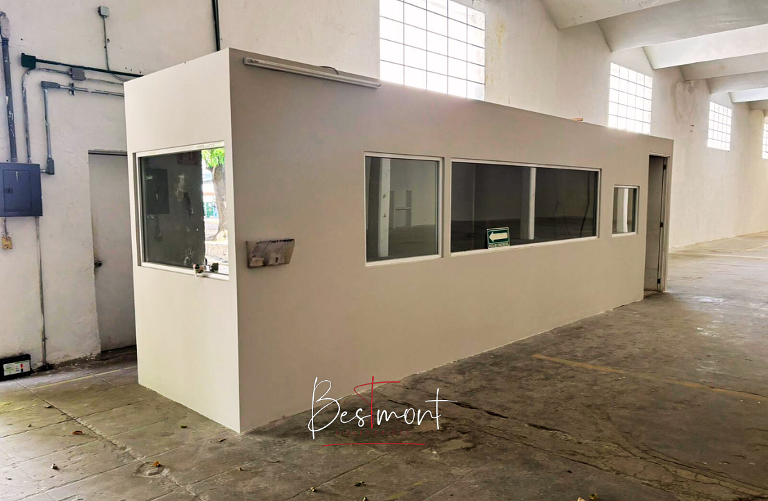 3 de 23: Oficina interior bodega