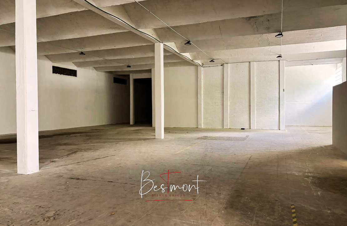 2 de 23: Interior bodega