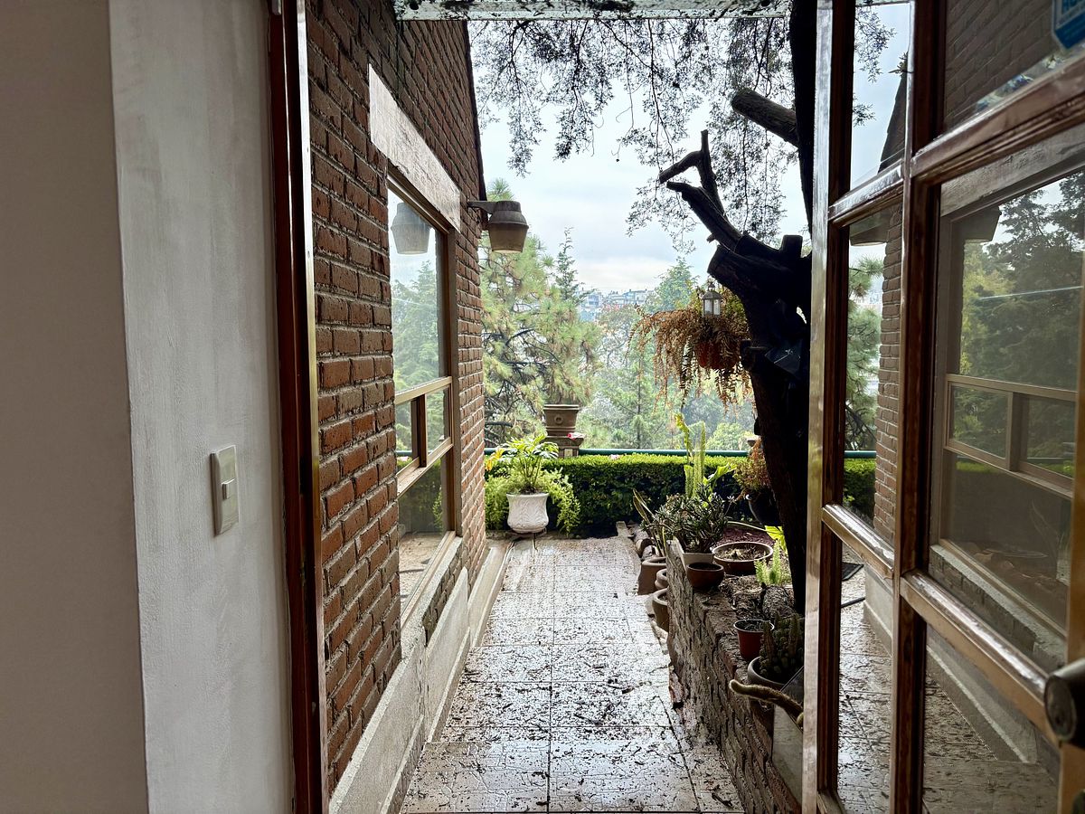 4 of 45: ENTRADA JARDIN