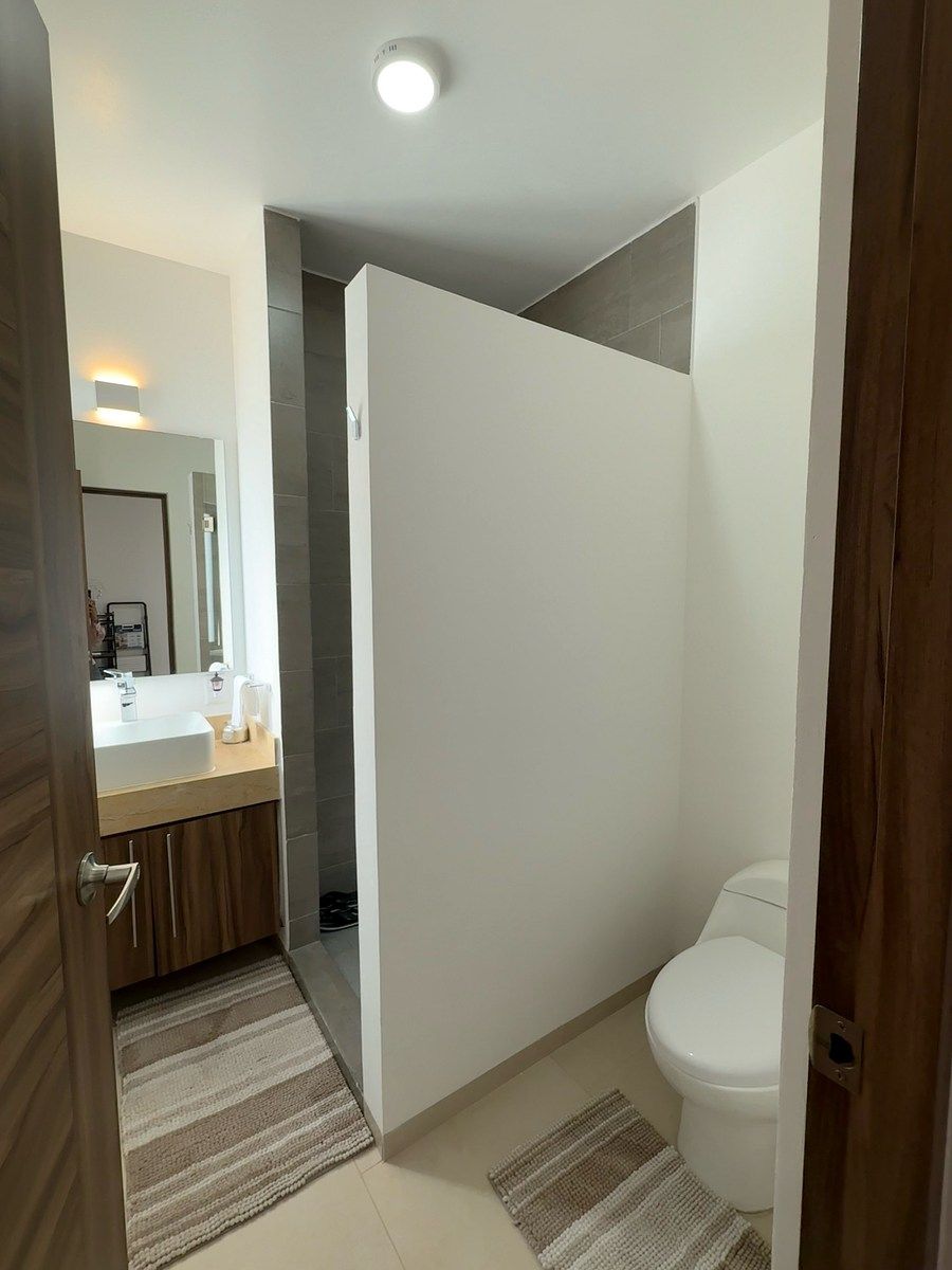 12 de 22: Baño de recámara secundaria