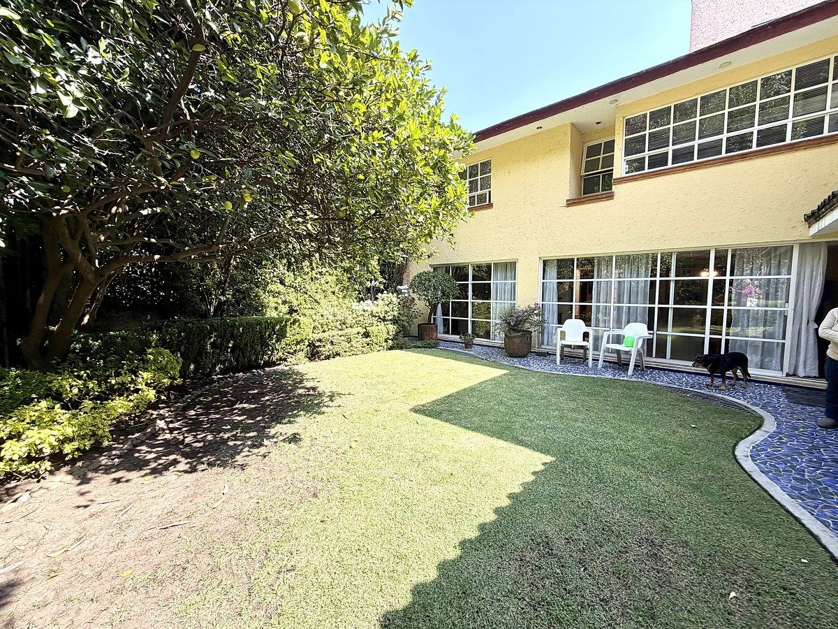 6 de 26: Fachada anterior