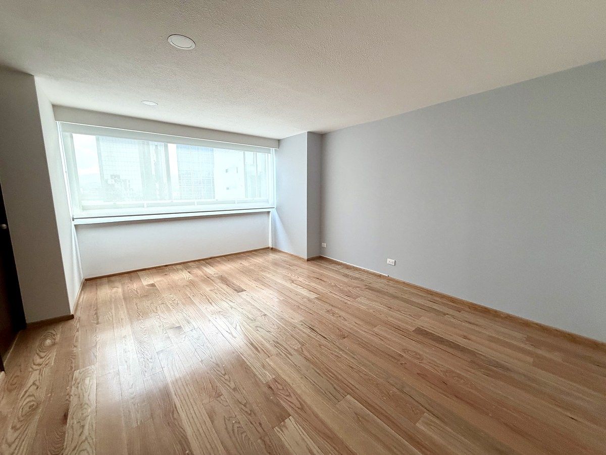 7 de 16: Recámara con baño y vestidor