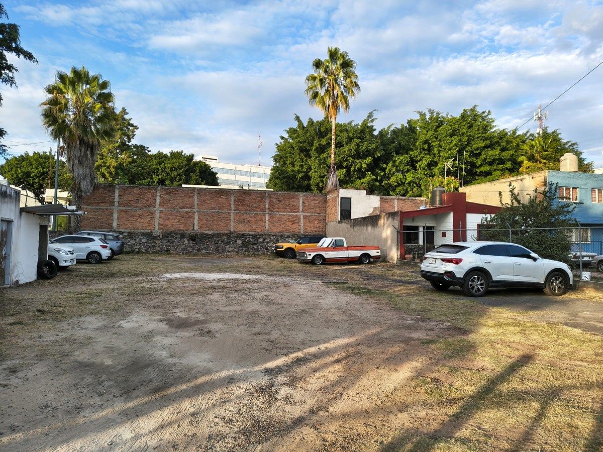 TERRENO ZAPOPAN 700 METROS PLANOS LIMPIO JARDINES DEL COUNTRY - foto 2