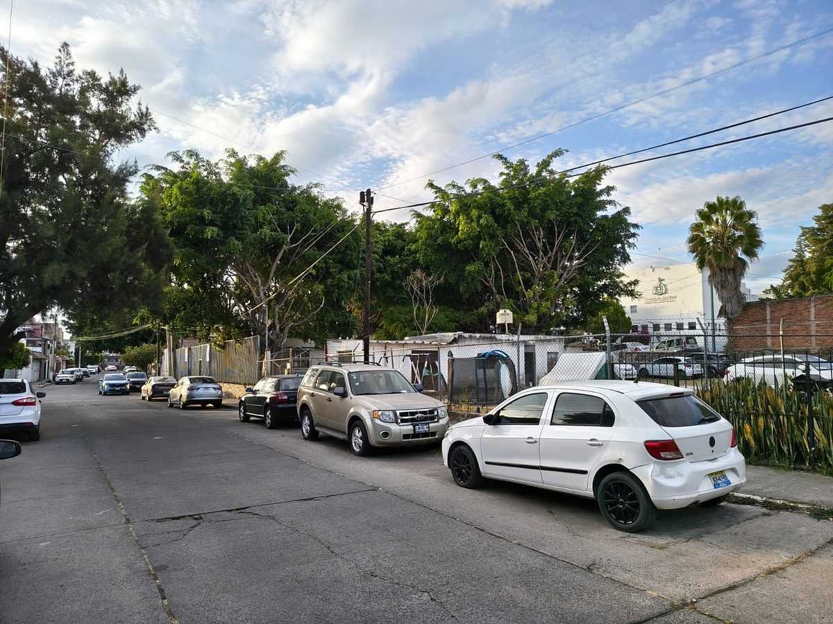 TERRENO ZAPOPAN 700 METROS PLANOS LIMPIO JARDINES DEL COUNTRY - foto 5