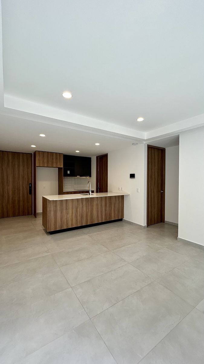 8 de 22: vista del balcón hacía la puerta