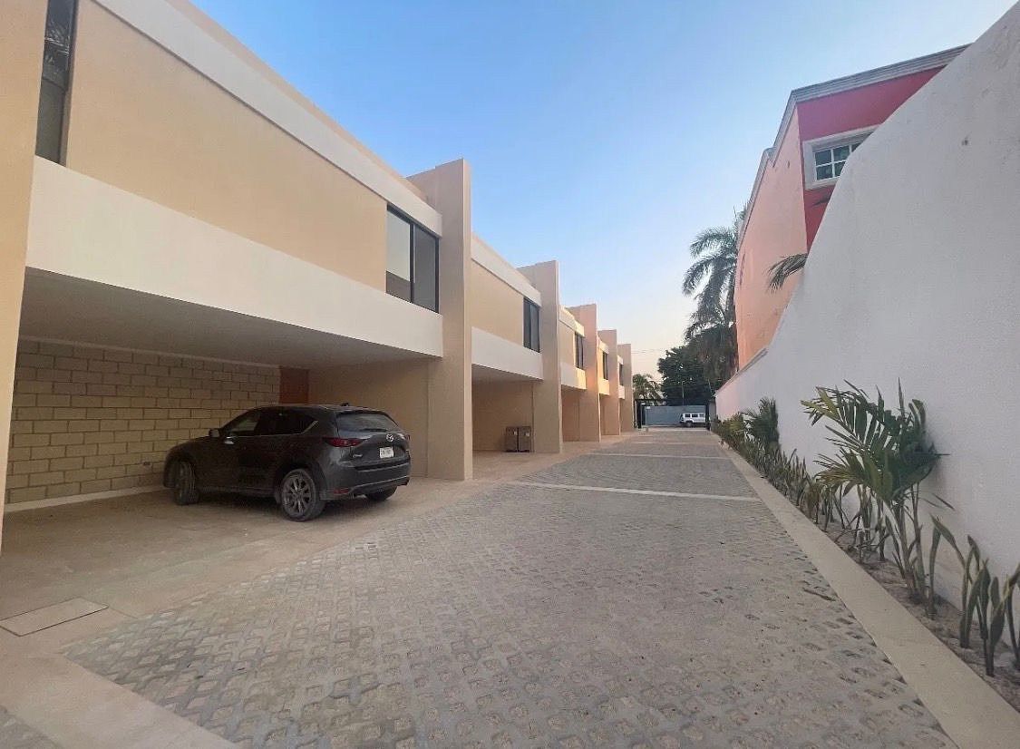 1 de 17: Estacionamiento techado para 2 vehículos