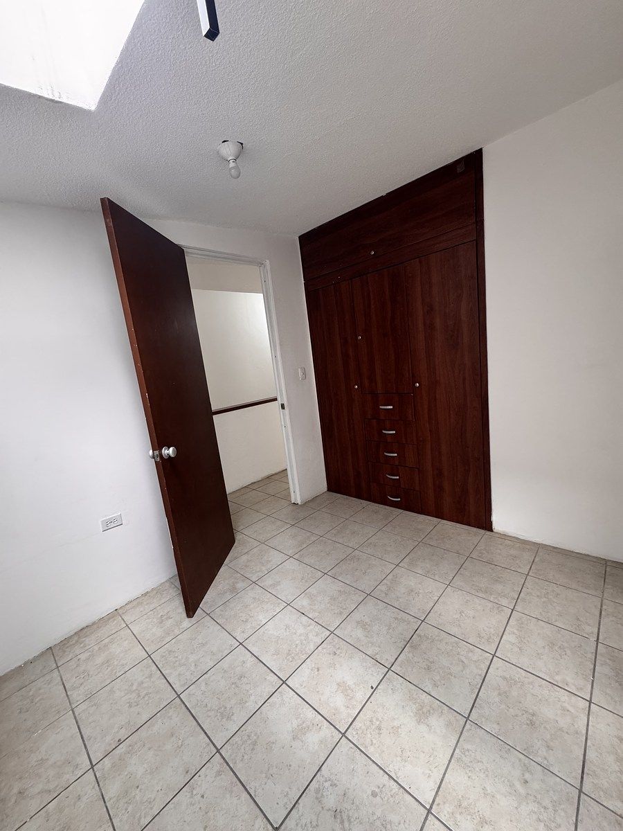 9 of 13: Recámara secundaria 2