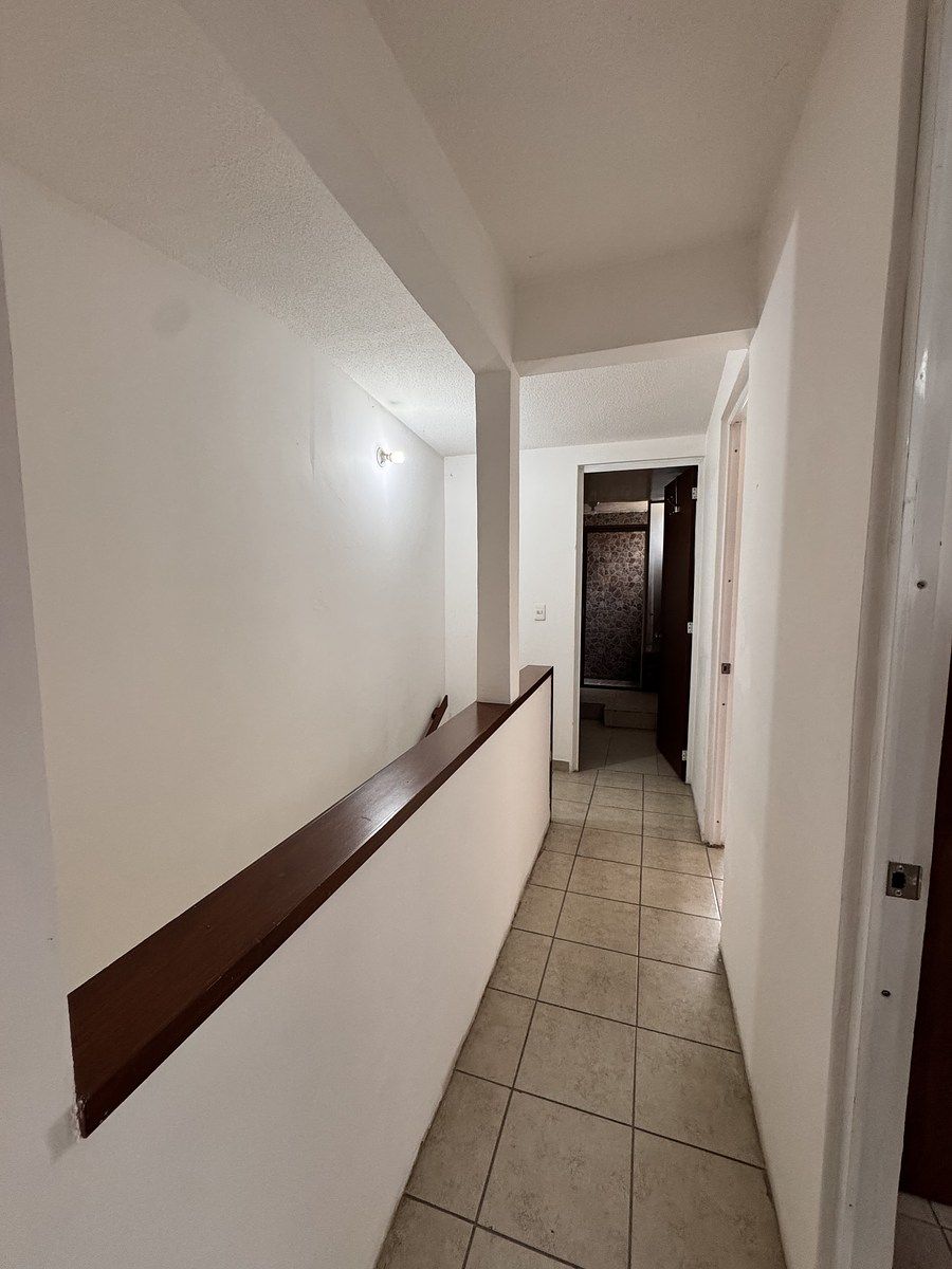 11 of 13: Pasillo a recámaras