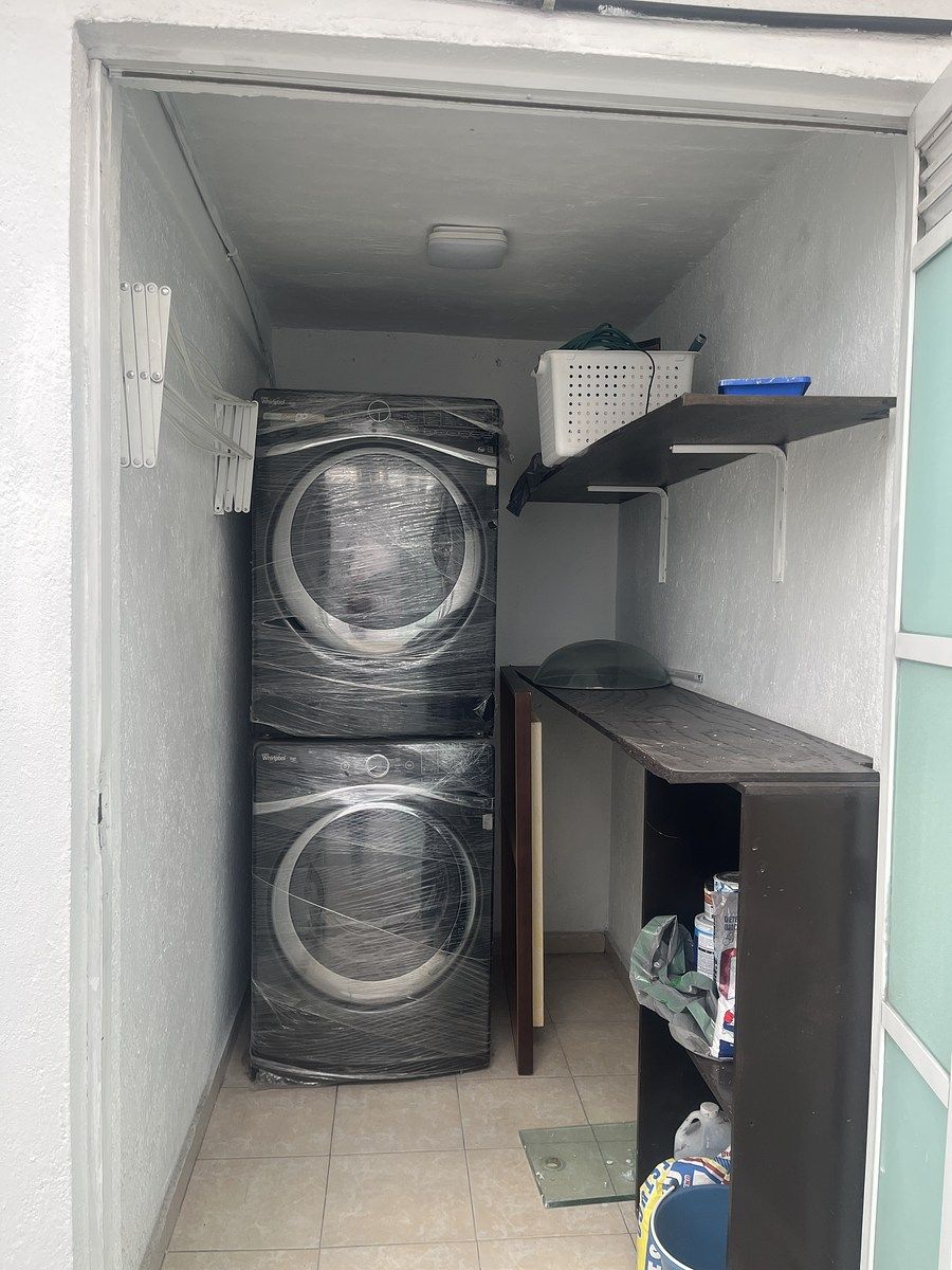 12 de 18: bodega/cuarto de lavado