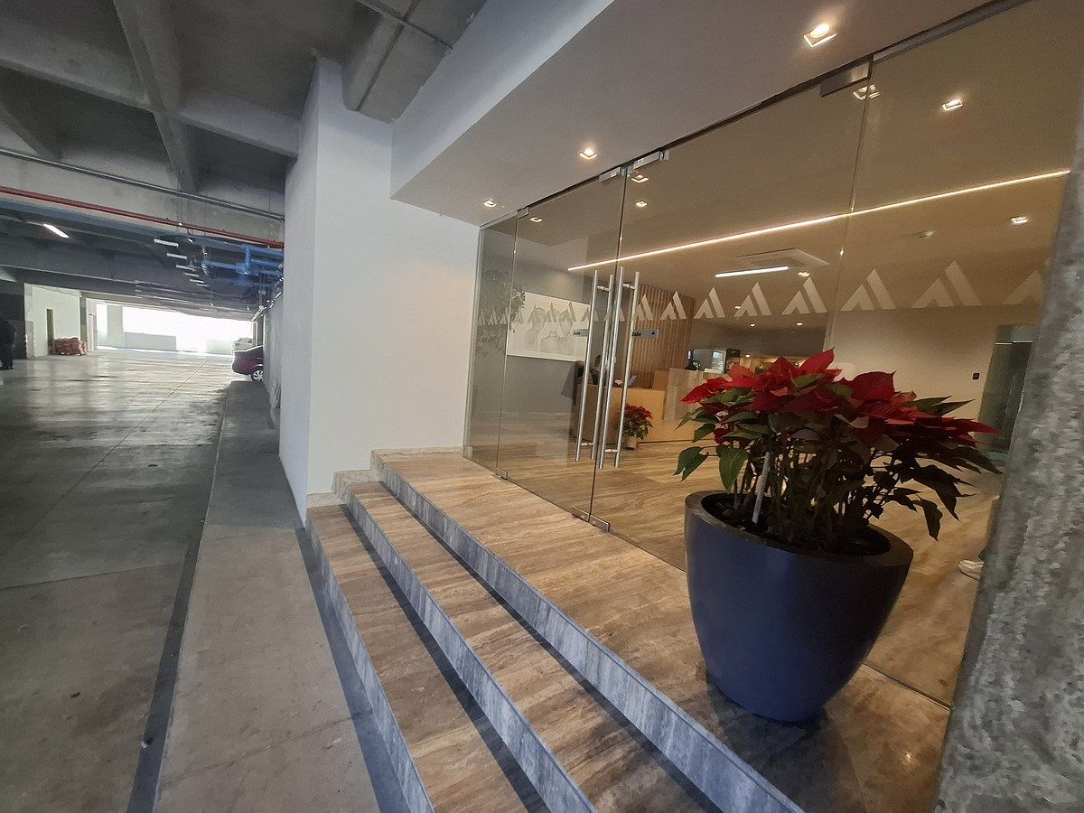 21 of 36: Ingreso a Lobby