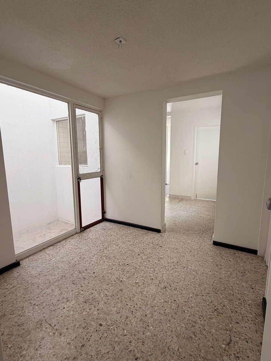 Casa en Jardines del Moral, León, foto 3 de 14