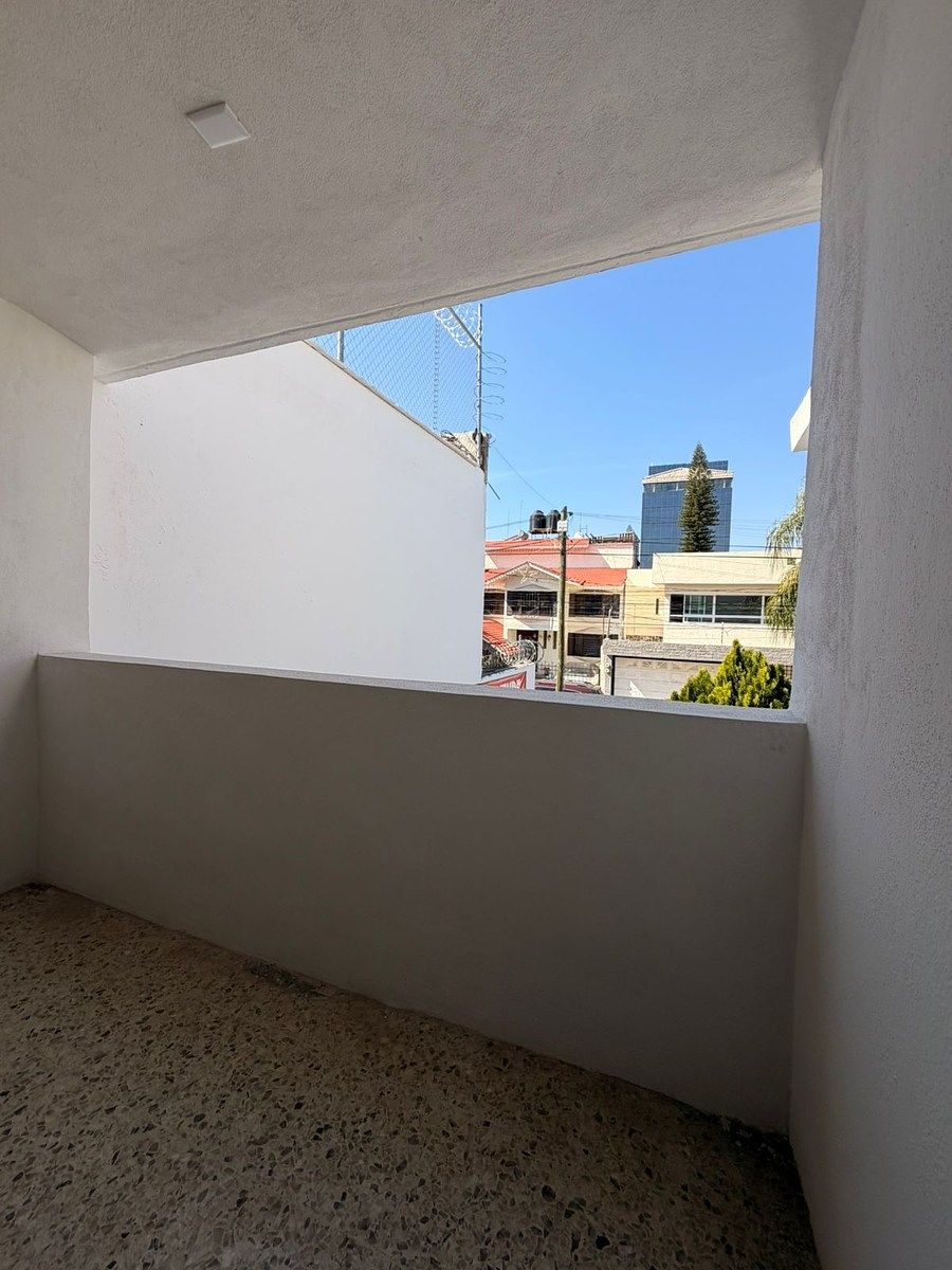 Casa en Jardines del Moral, León, foto 12 de 14