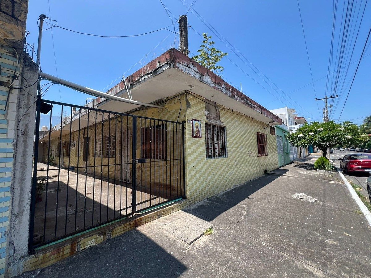 Edificio con 5 departamentos en venta en Centro de Veracruz. VERACRUZ, VE