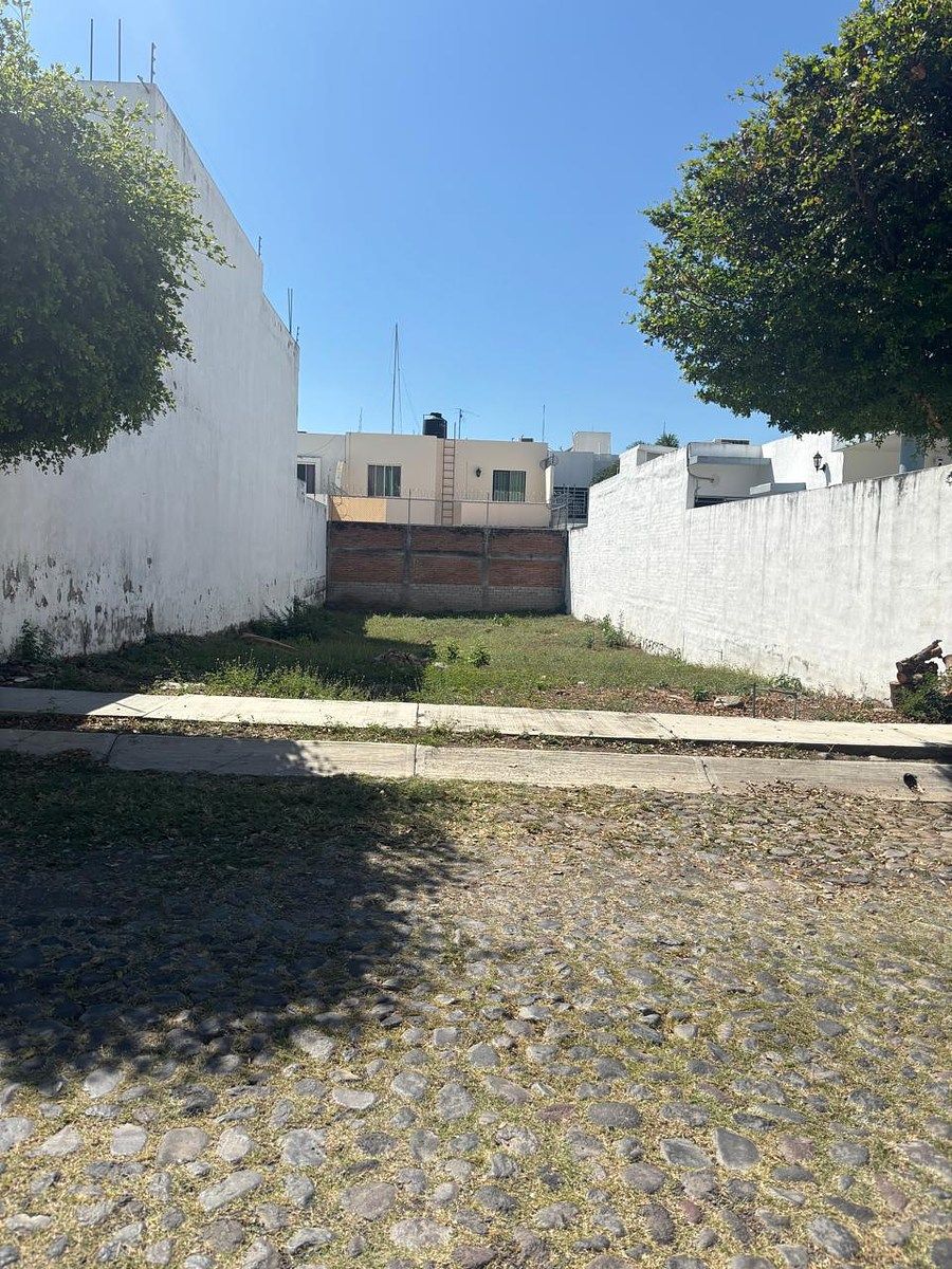 Terreno en Fraccionamiento Residencial Esmeralda Norte