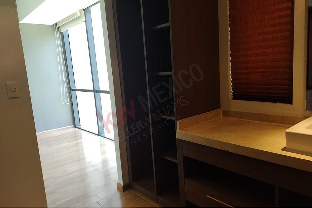 9 of 21: Recámara principal