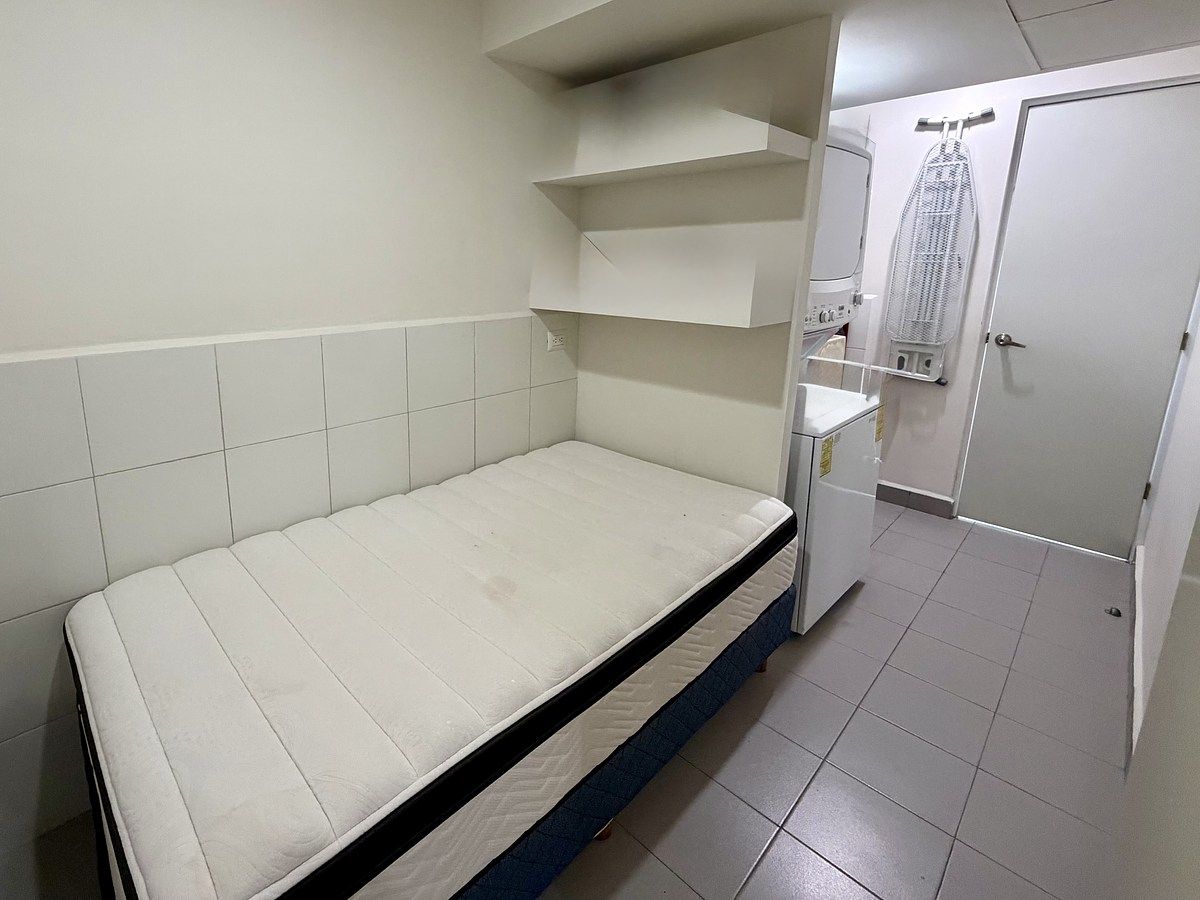 11 de 30: Cuarto de servicio con baño completo y lavandería