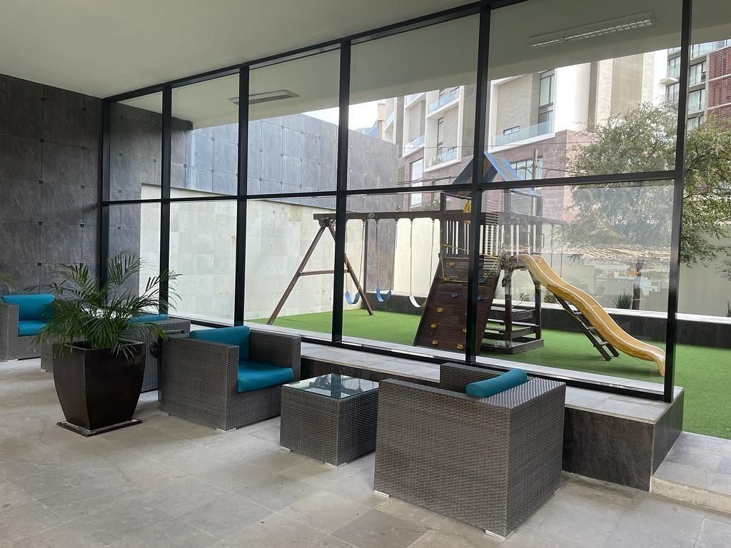 22 de 30: Terraza y juegos infantiles