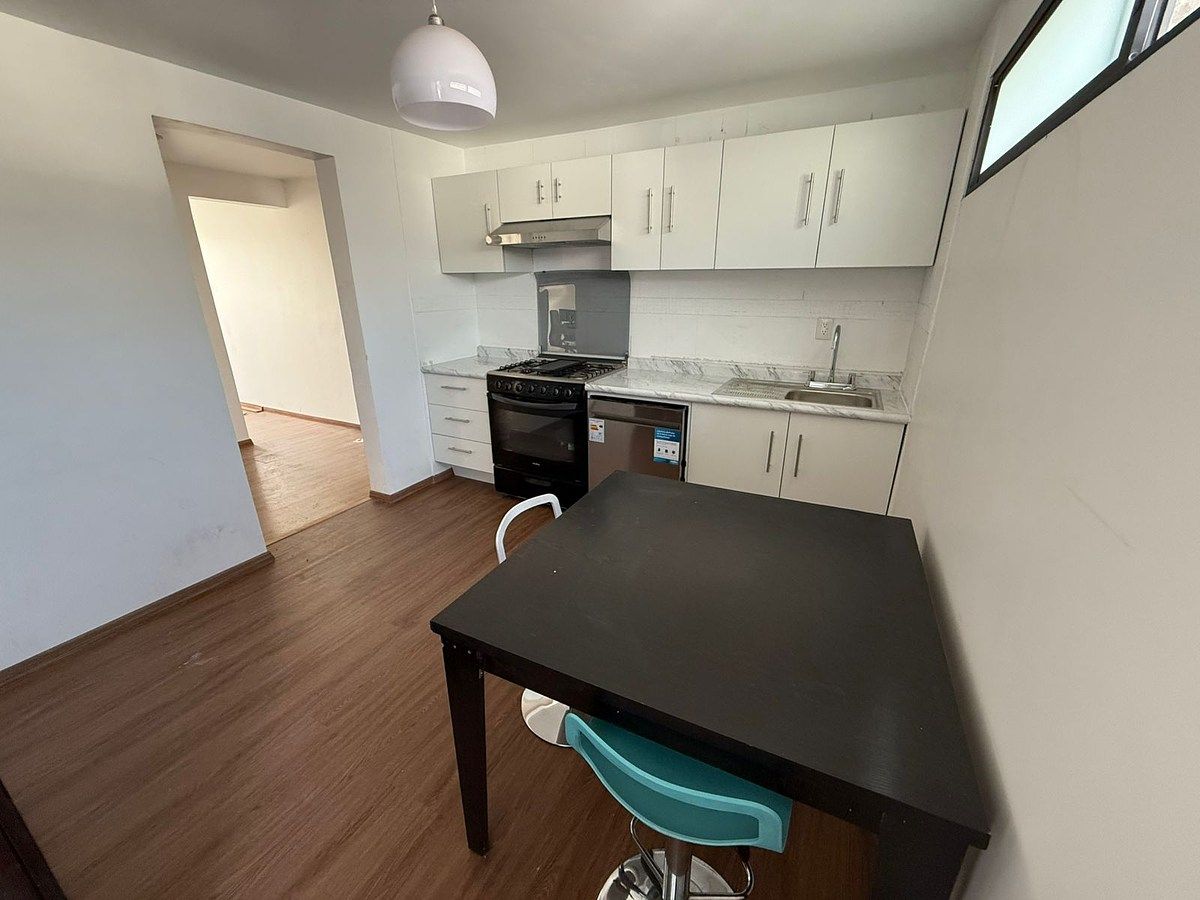 4 de 9: cocina con antecomedor