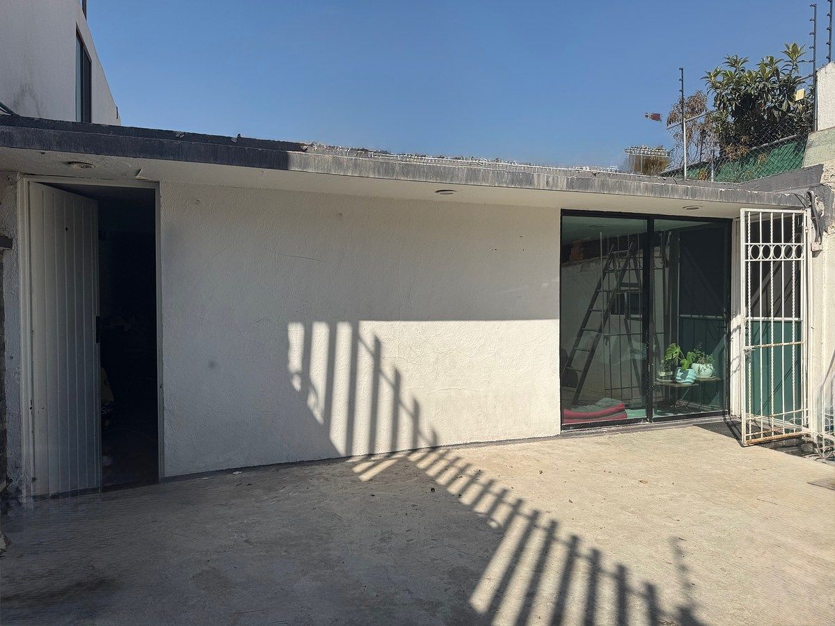 20 of 22: Fachada frontal