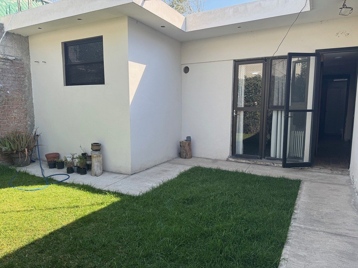 5 of 22: Jardín trasero