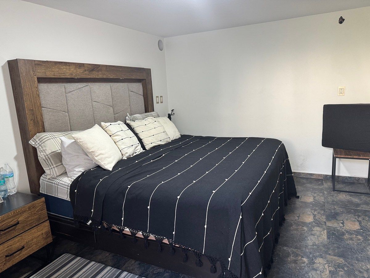 15 of 22: Recámara con acceso al jardín