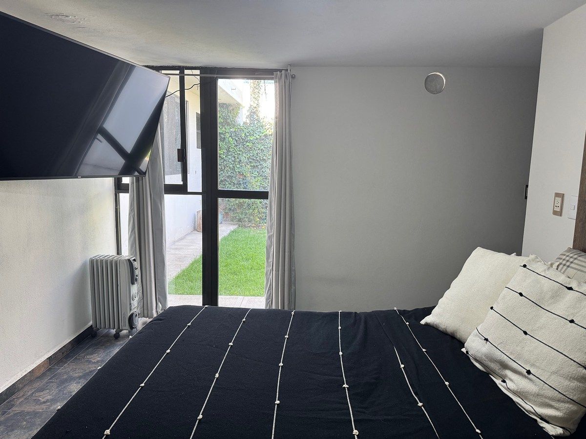 16 of 22: Recámara con acceso al jardín